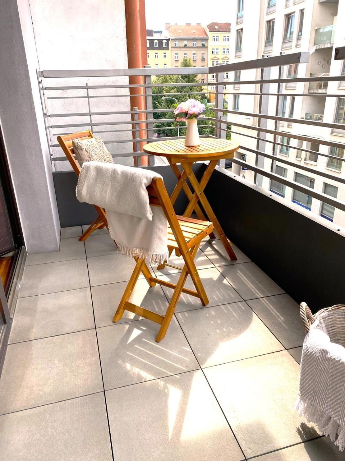 Apartment Spacious Near Center With Balcony And Garage Parking Prague