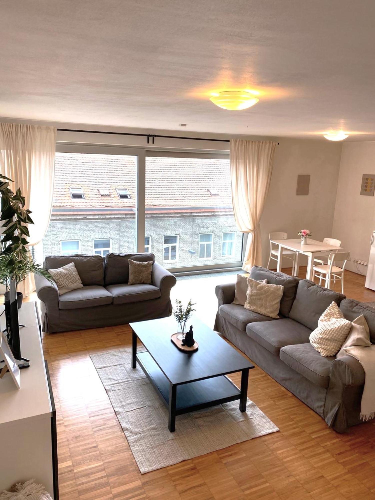 Apartment Spacious Near Center With Balcony And Garage Parking Prague