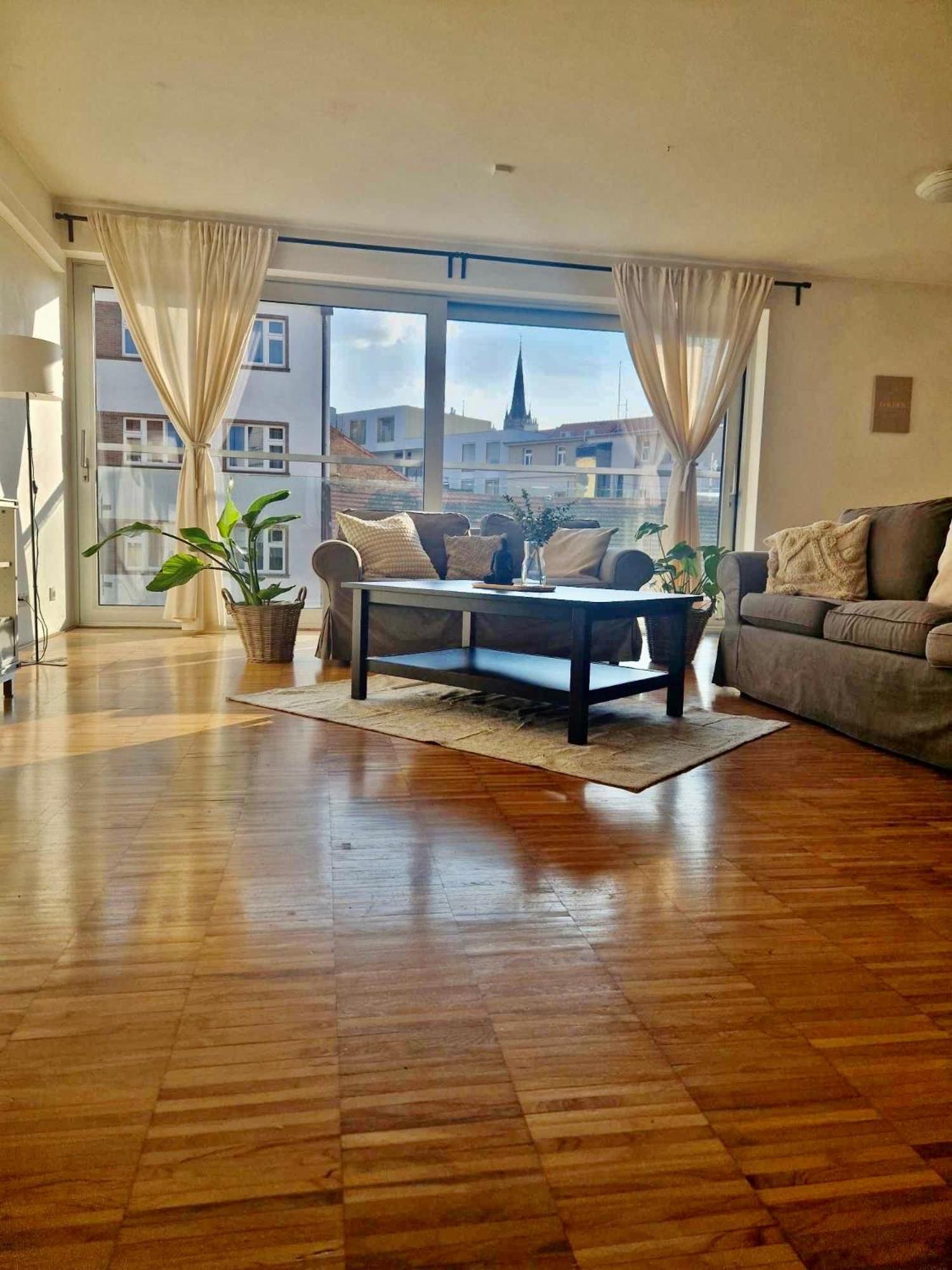 Spacious Near Center With Balcony And Garage Parking Apartment *